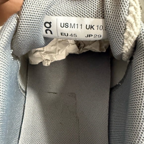 On cloud 5 Running Men's Gray Athletic Shoes - Picture 8 of 12